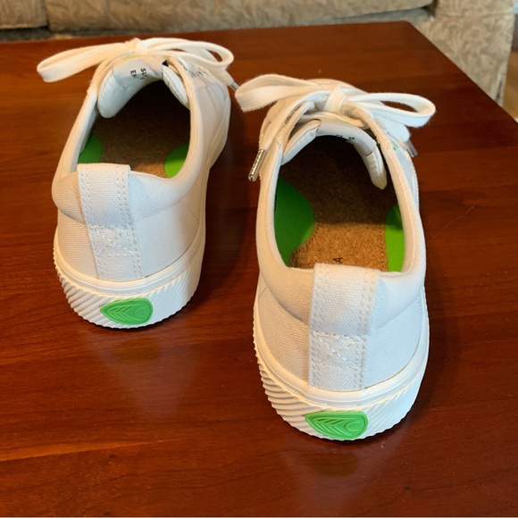 Cariuma White Sneakers - Picture 8 of 9